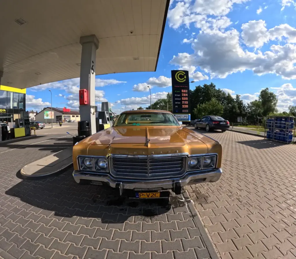 Chrysler New Yorker 1973 – Old Garage